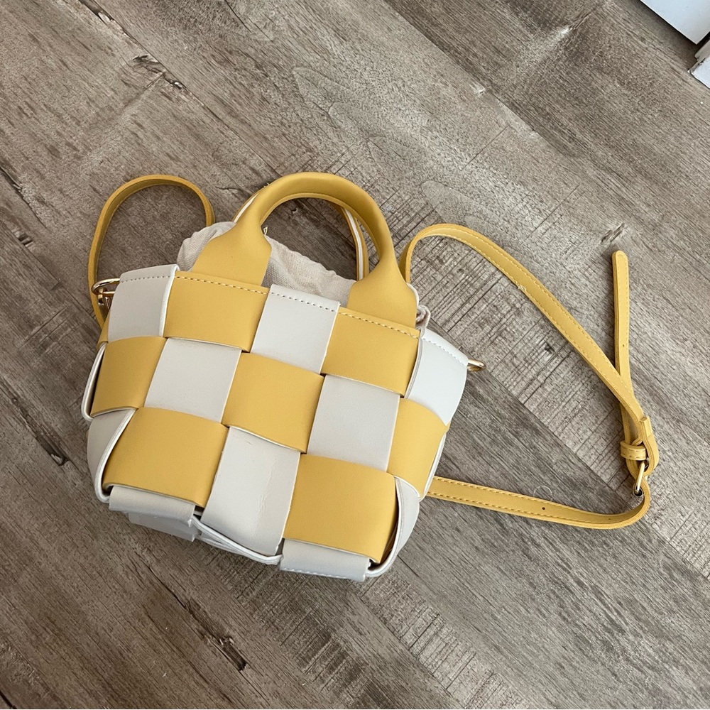 Woven basket style bucket bag
